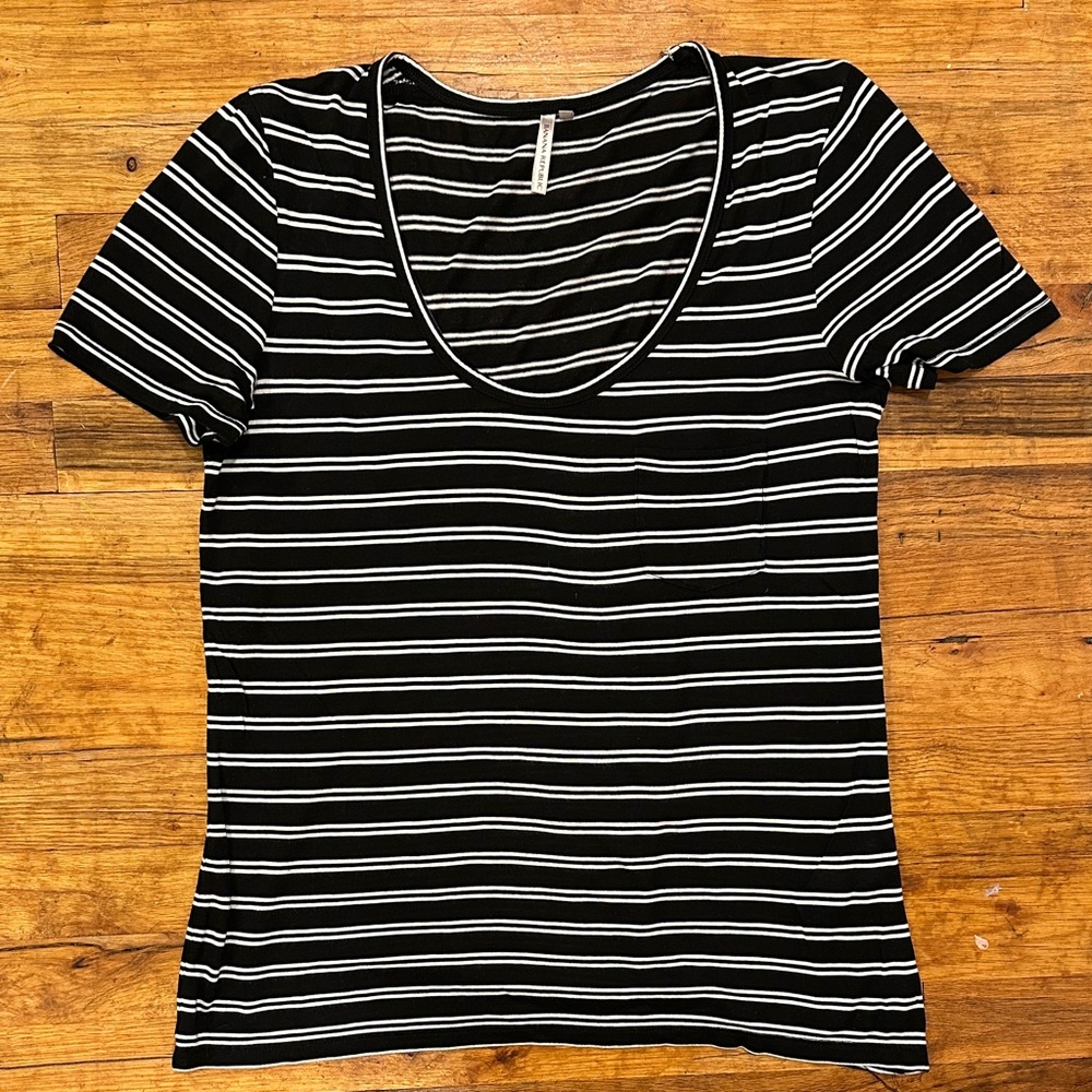Banana Republic Striped T-shirt size Medium